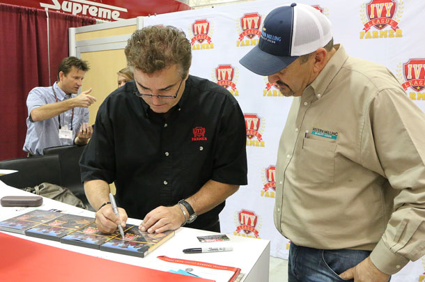 Chris Knight signing autographs