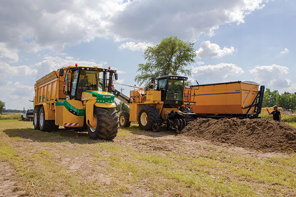 Before the solid manure application demonstrations, Oxbo demonstrated a way to move compost. 